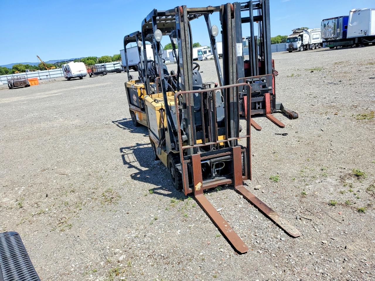 2002 CATERILLAR FORKLIFT