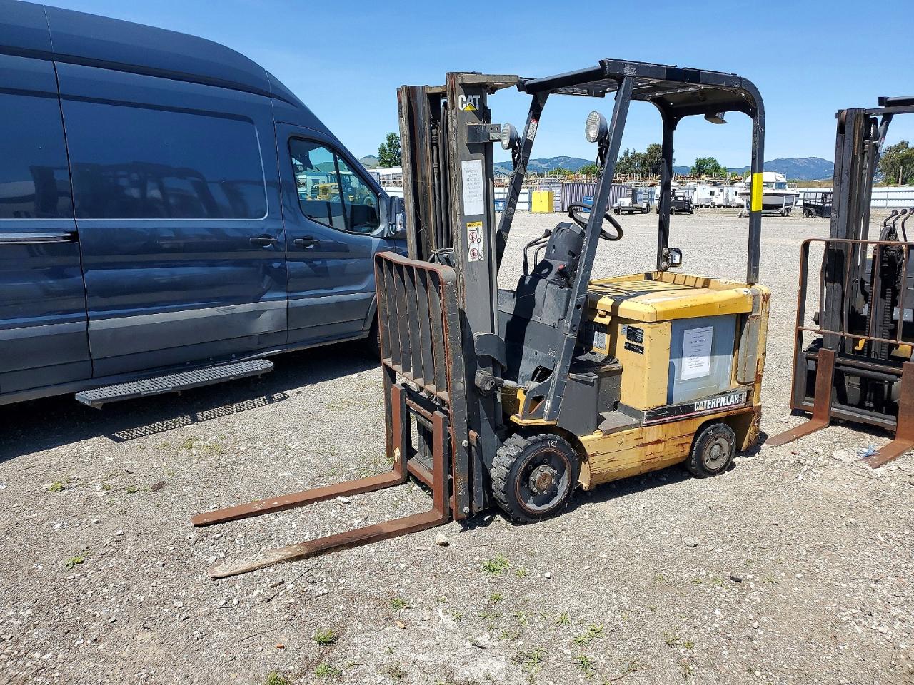 2002 CATERILLAR FORKLIFT