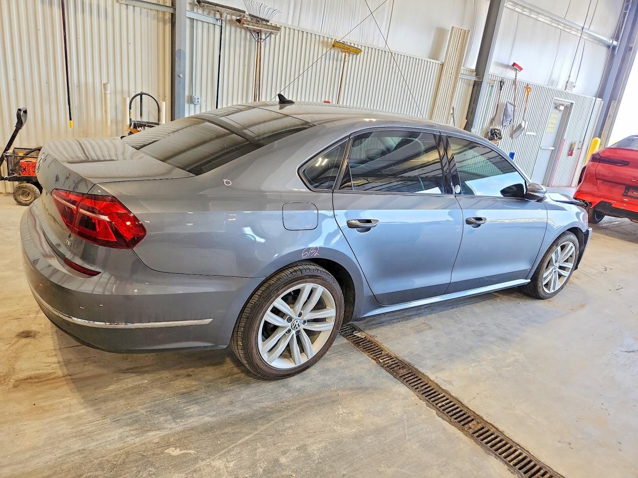 2019 VOLKSWAGEN PASSAT
