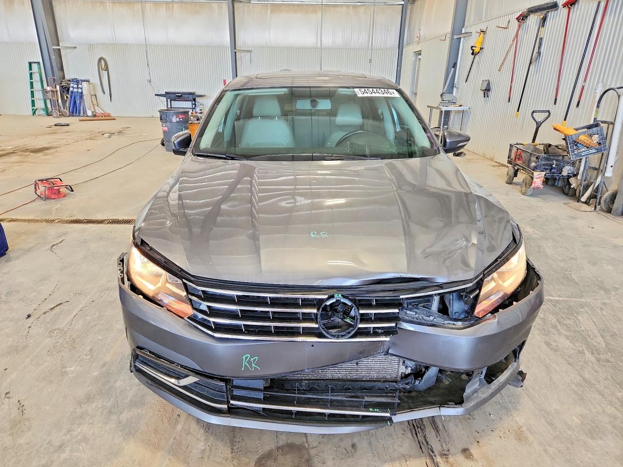 2019 VOLKSWAGEN PASSAT