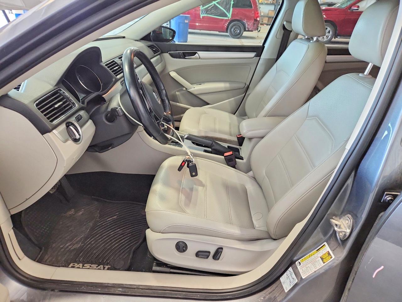 2019 VOLKSWAGEN PASSAT
