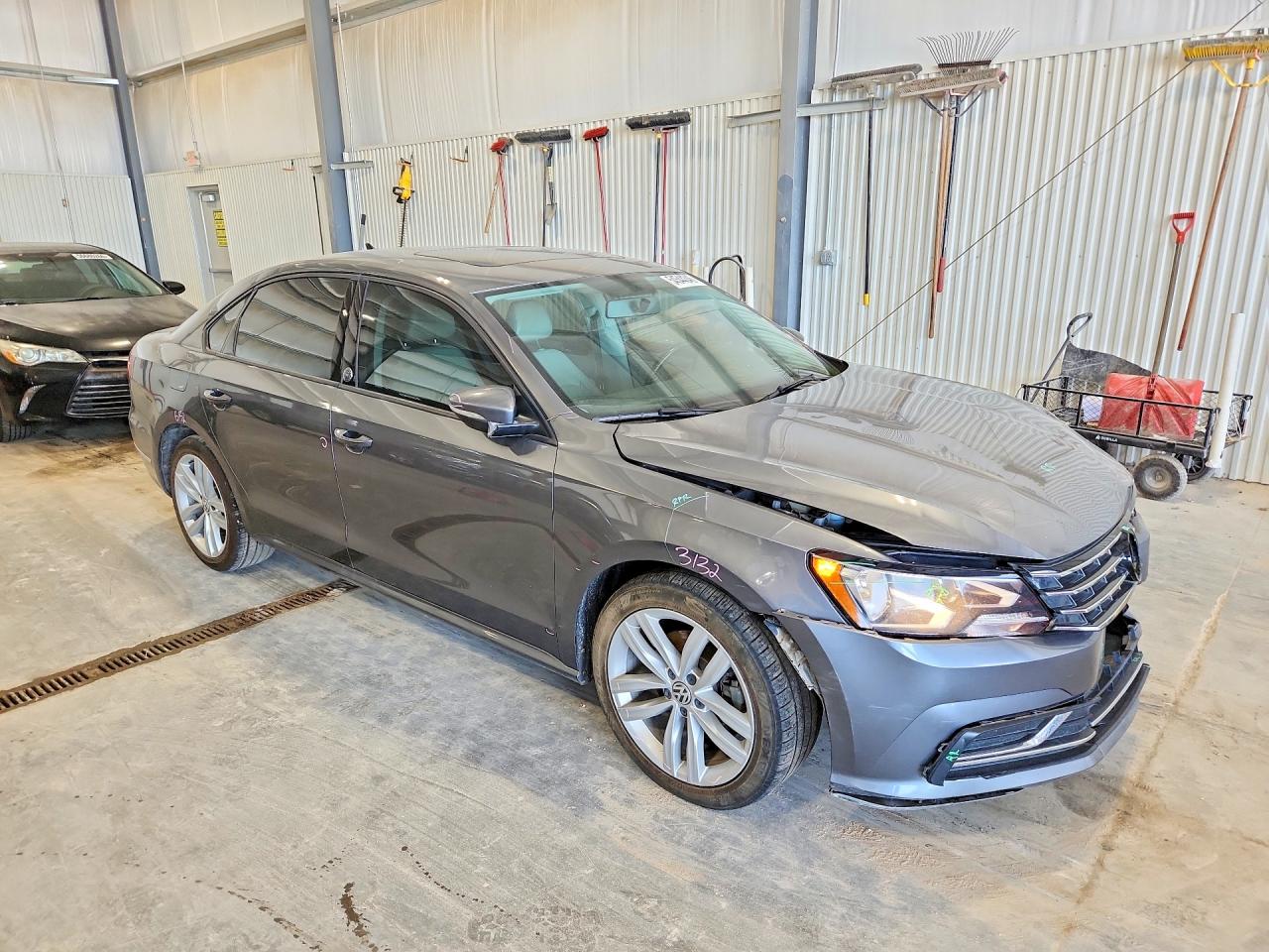 2019 VOLKSWAGEN PASSAT