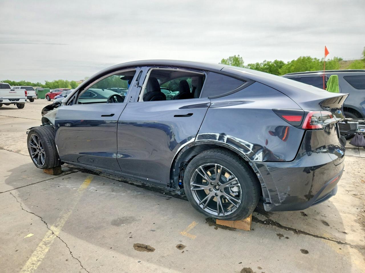 2025 TESLA MODEL Y