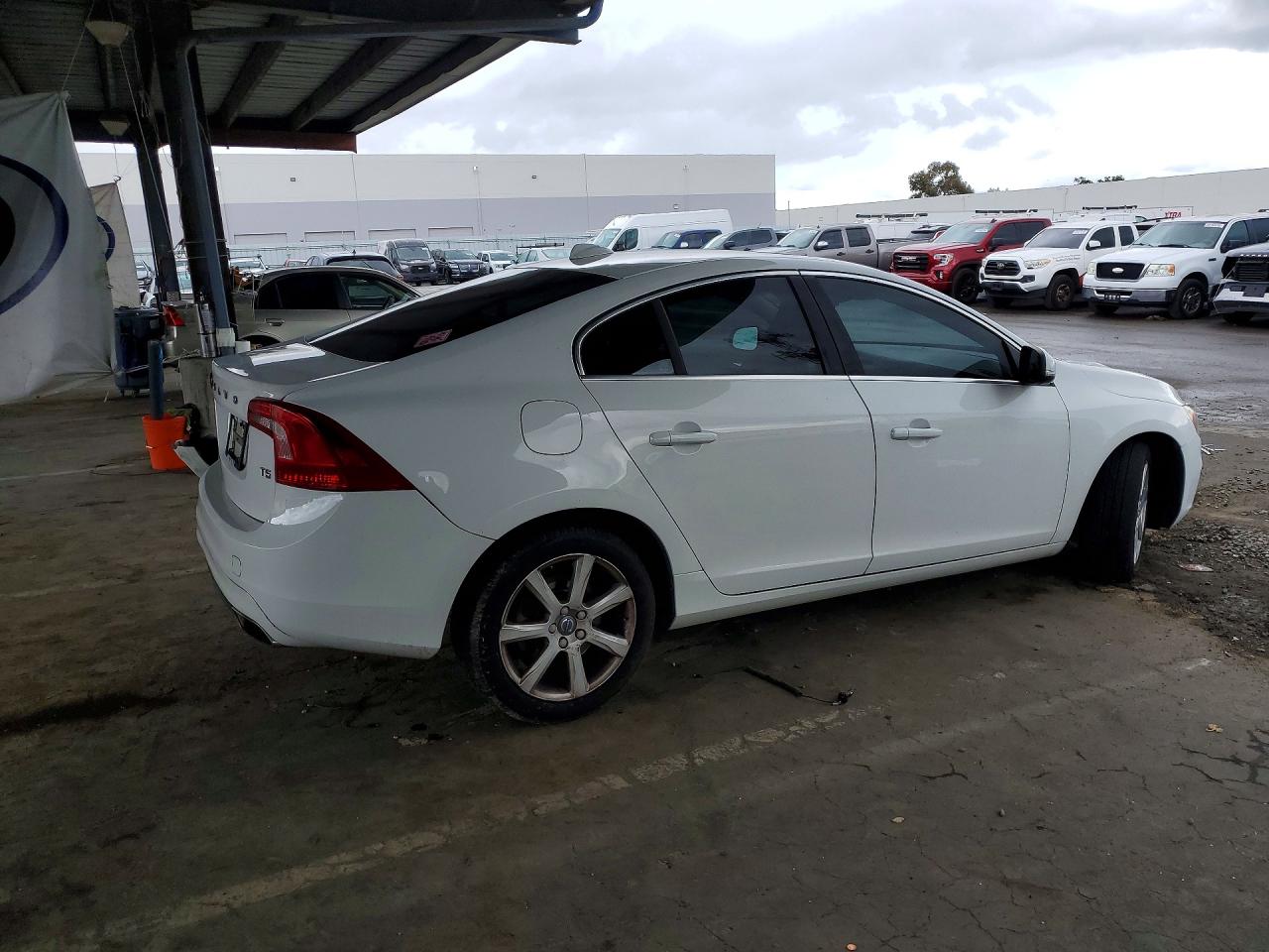 2016 VOLVO S60