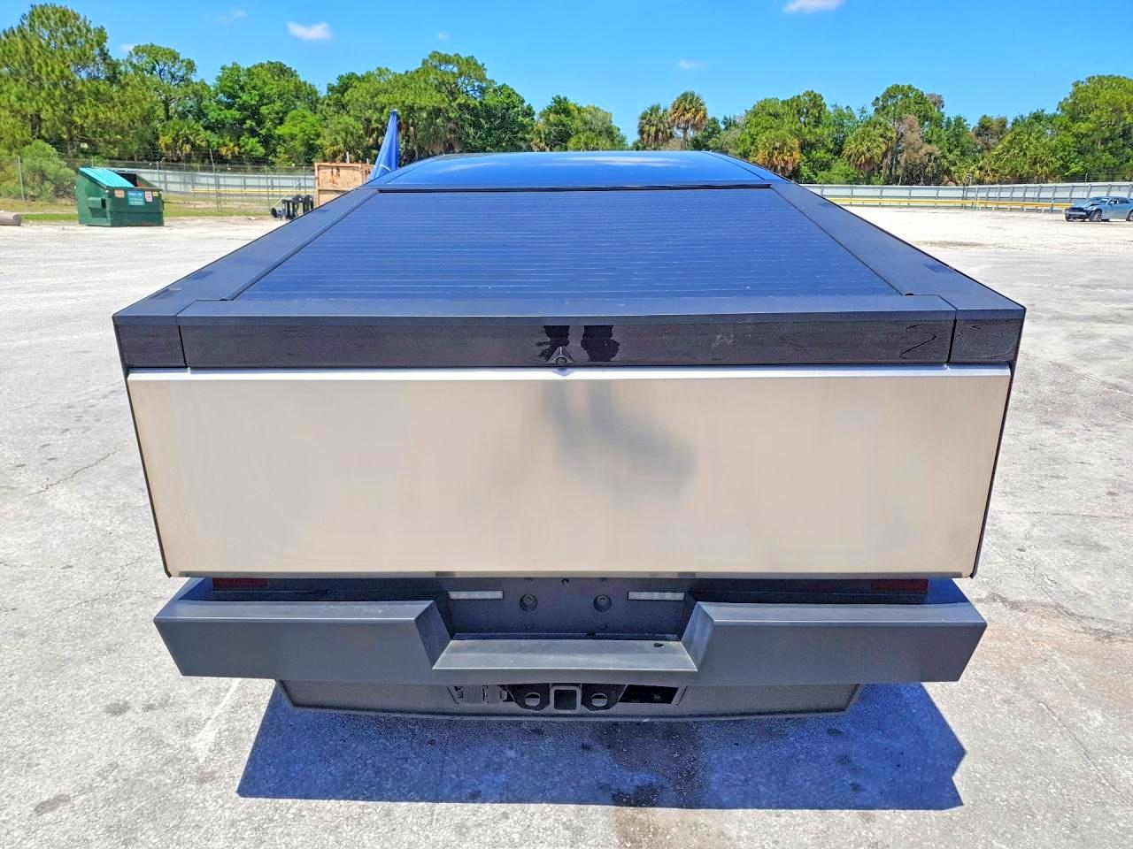 2025 TESLA CYBERTRUCK
