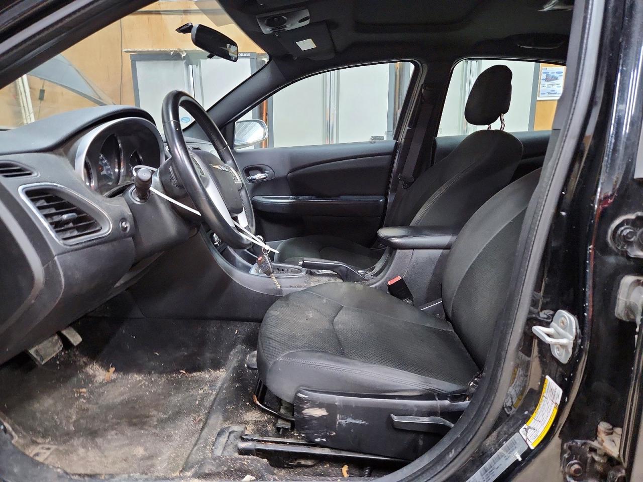 2011 CHRYSLER 200