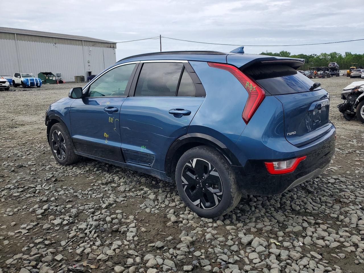 2023 KIA NIRO