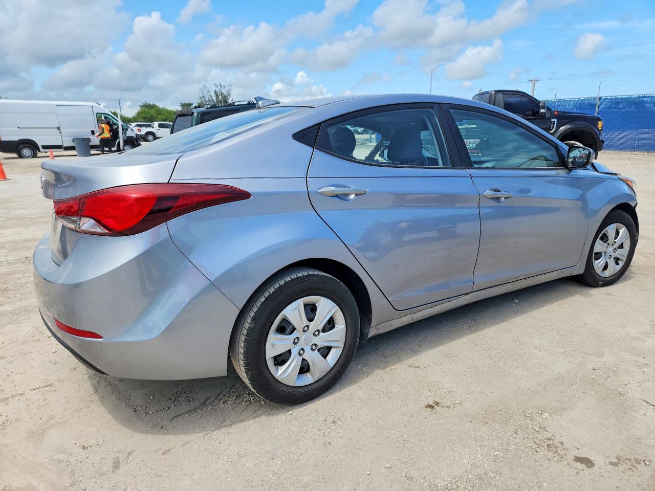 2016 HYUNDAI ELANTRA