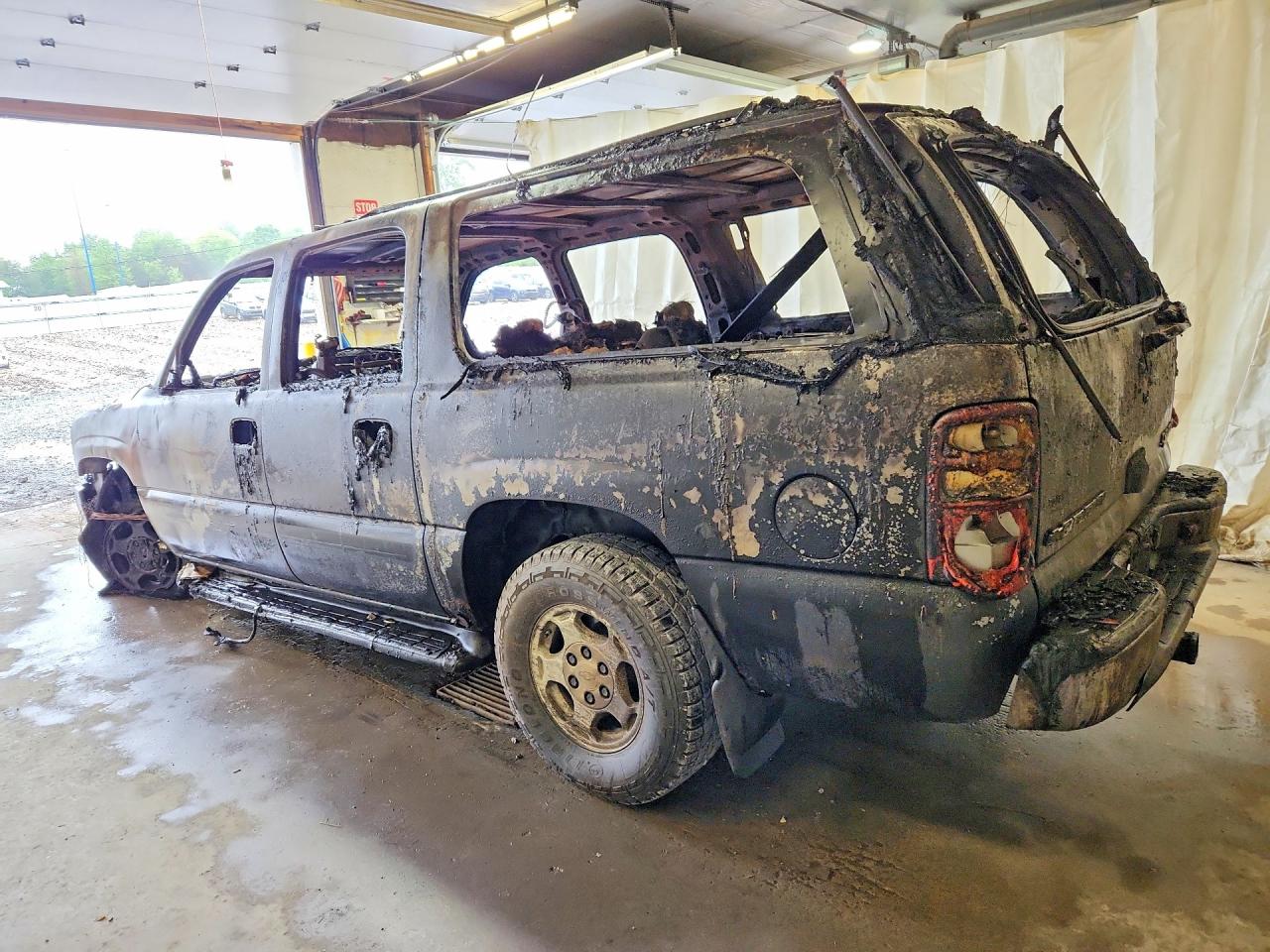 2004 CHEVROLET SUBURBAN