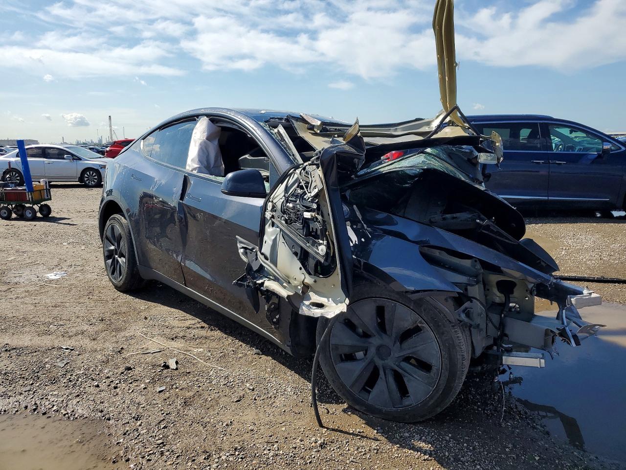 2024 TESLA MODEL Y