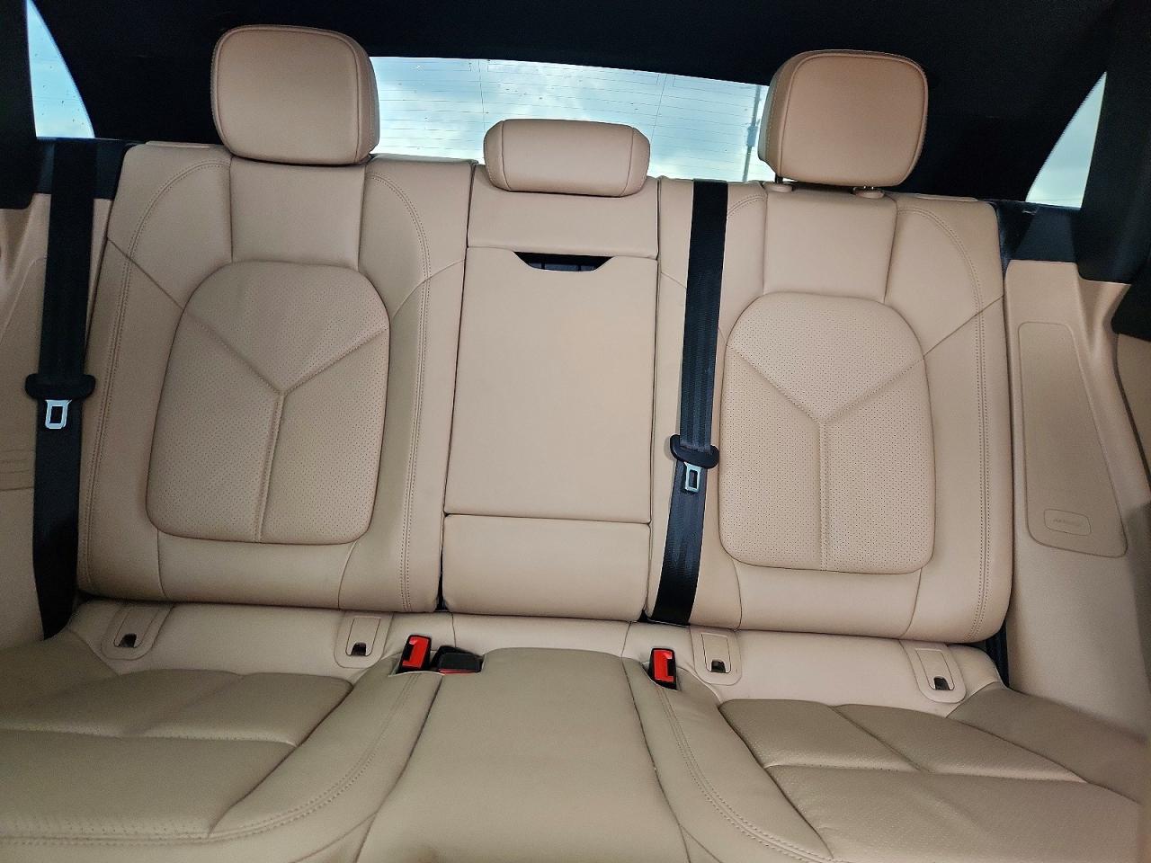 2021 PORSCHE MACAN