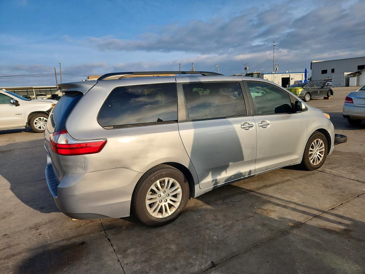 2017 TOYOTA SIENNA