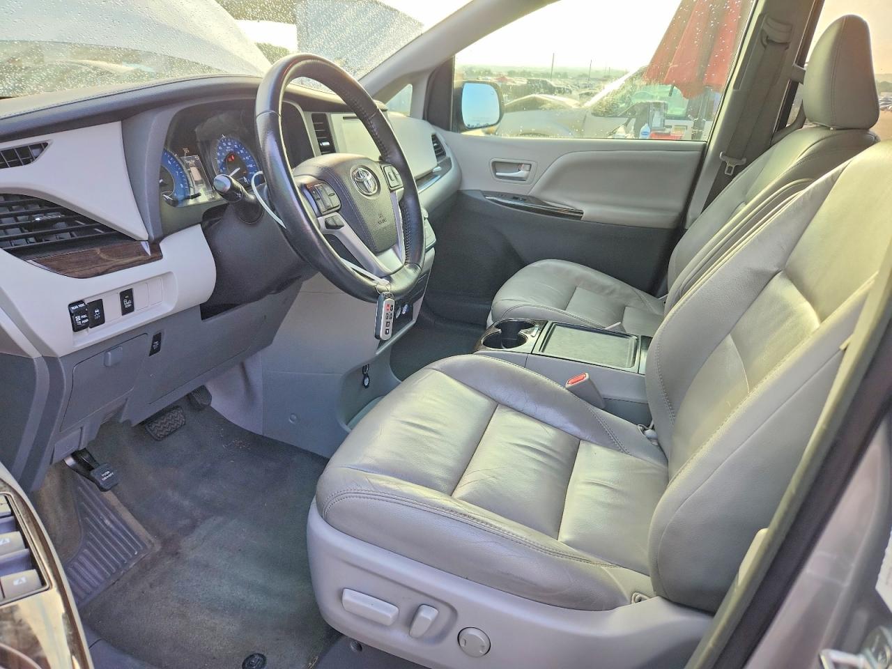 2017 TOYOTA SIENNA