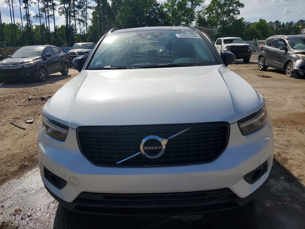 2021 VOLVO XC40