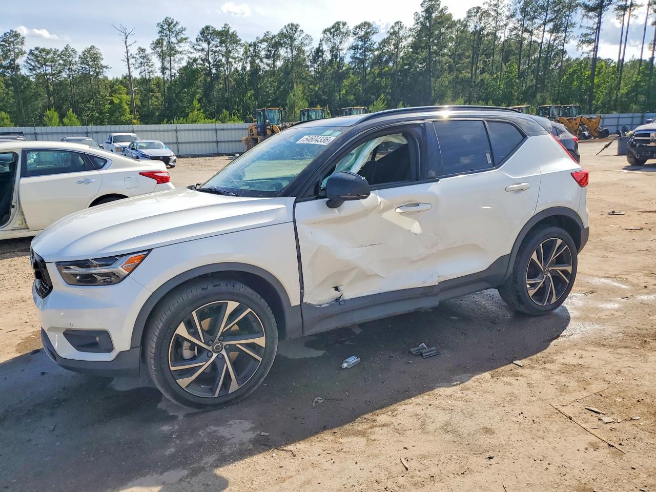 2021 VOLVO XC40
