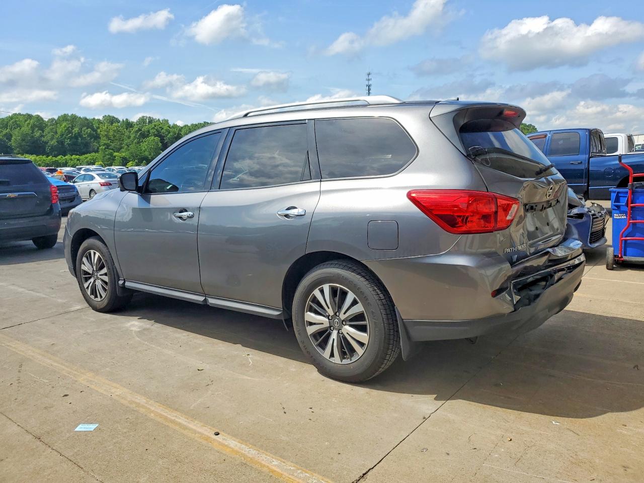 2017 NISSAN PATHFINDER