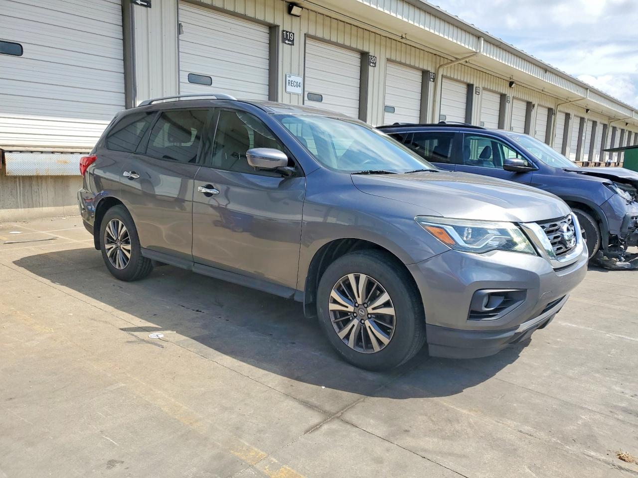2017 NISSAN PATHFINDER