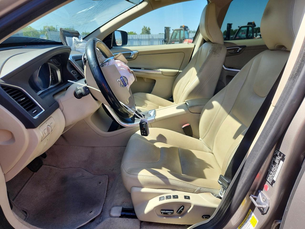 2015 VOLVO XC60
