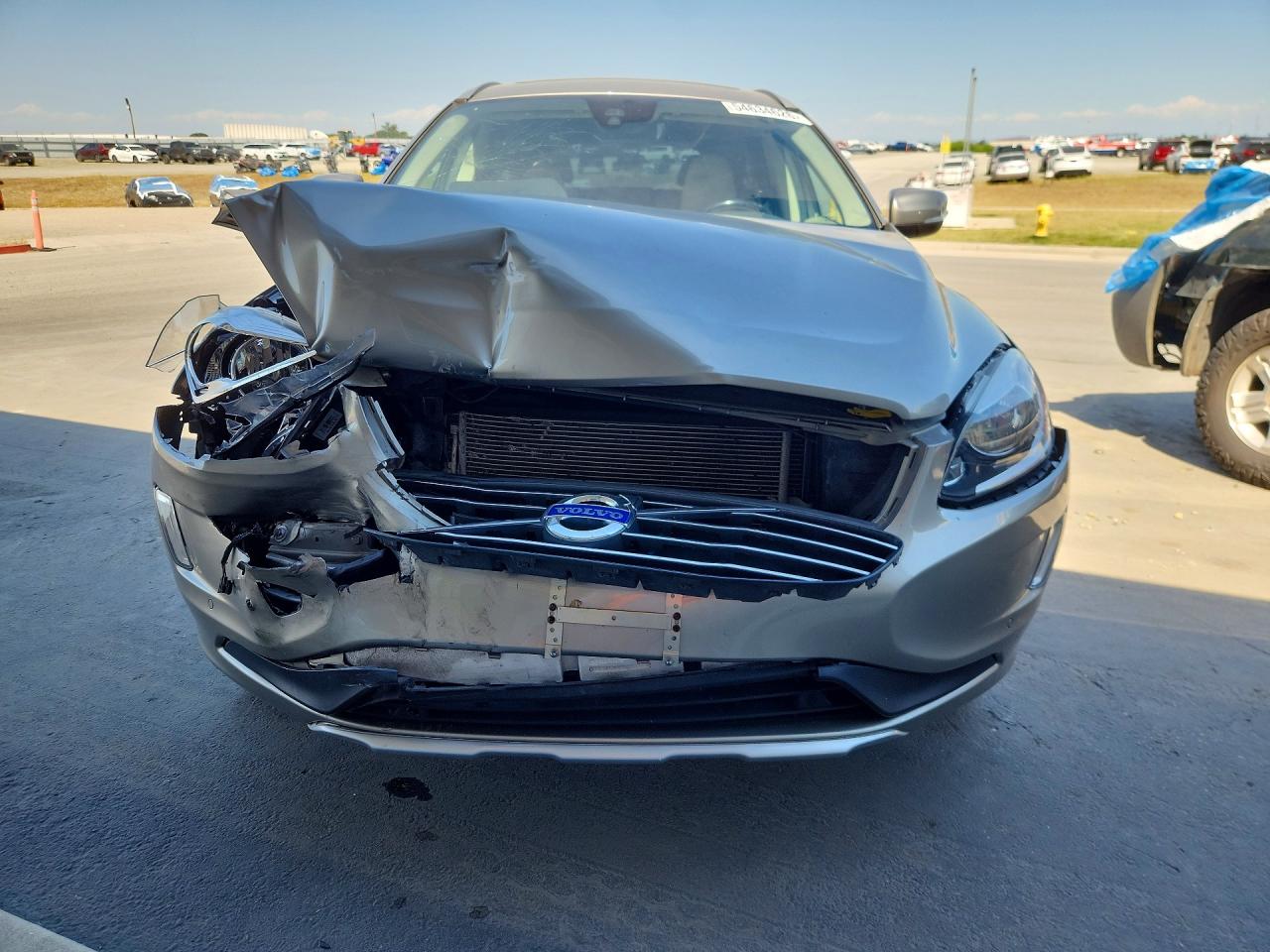 2015 VOLVO XC60