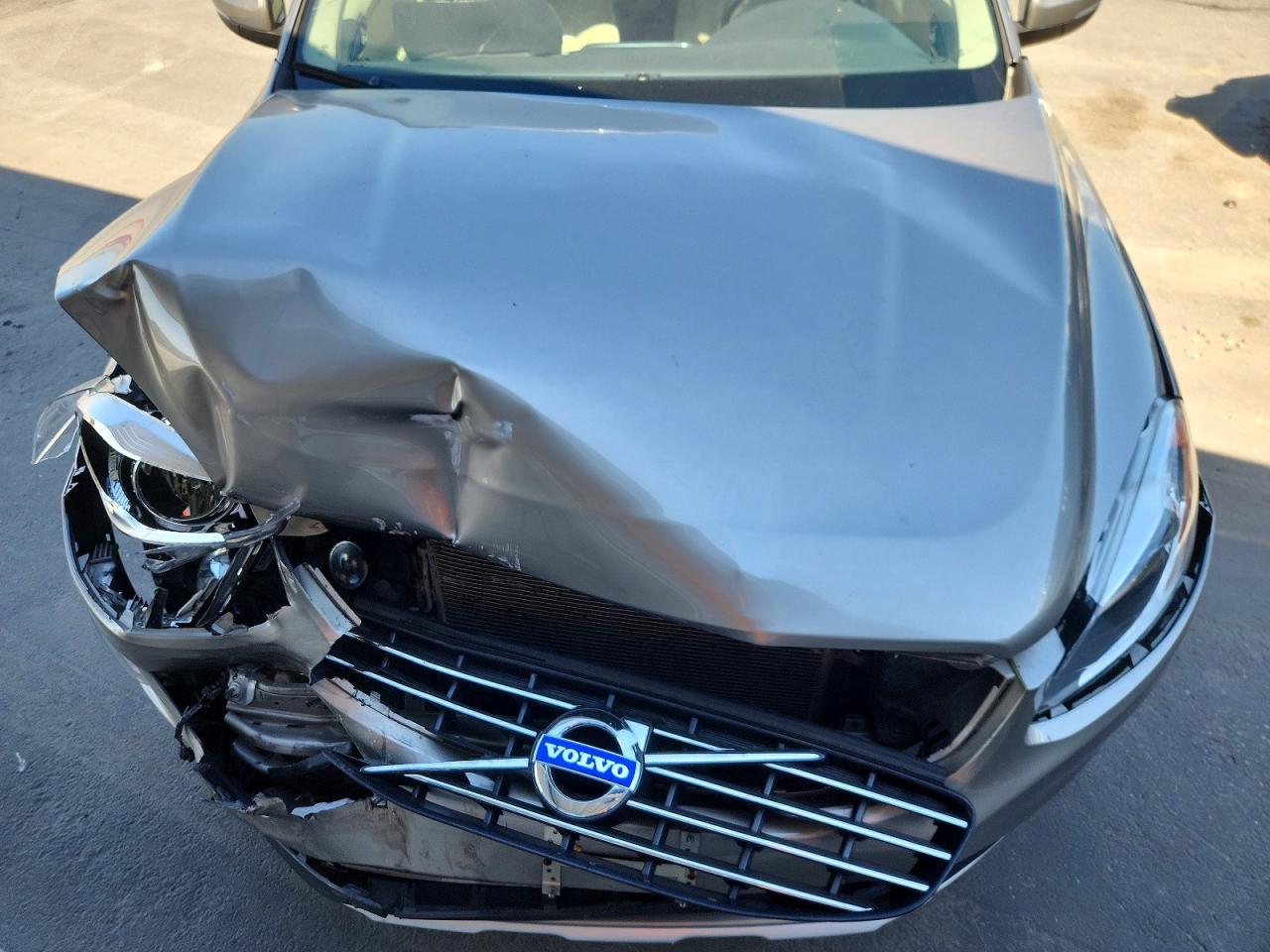 2015 VOLVO XC60