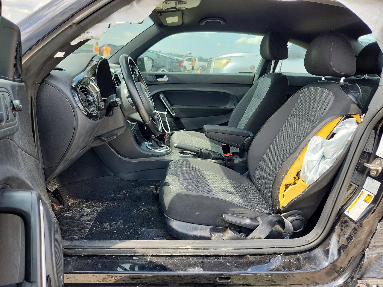 2019 VOLKSWAGEN BEETLE