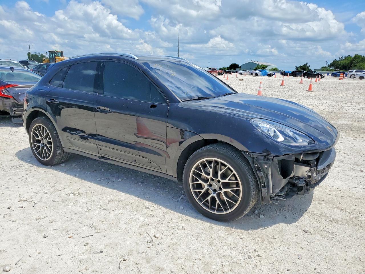 2017 PORSCHE MACAN