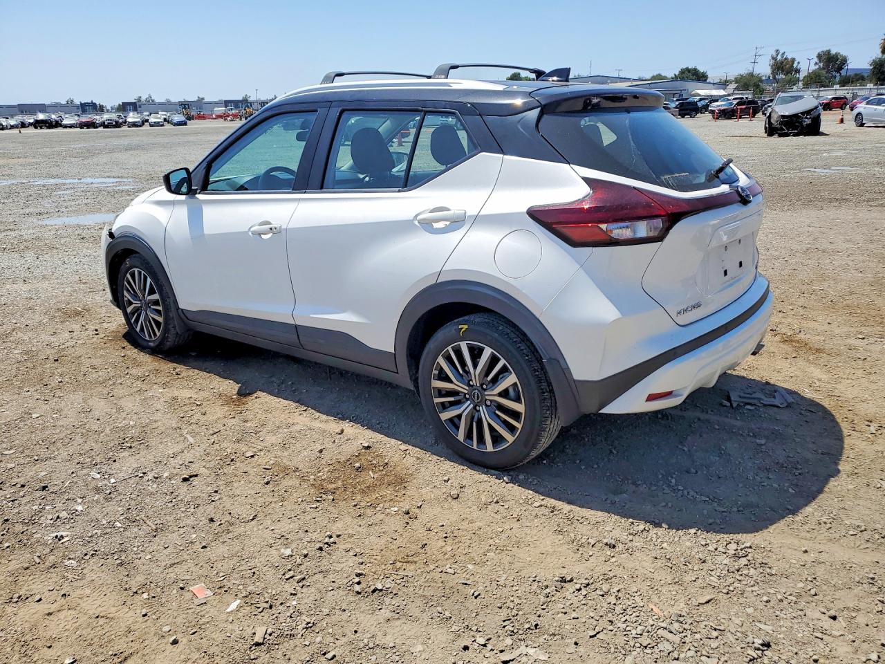 2023 NISSAN KICKS