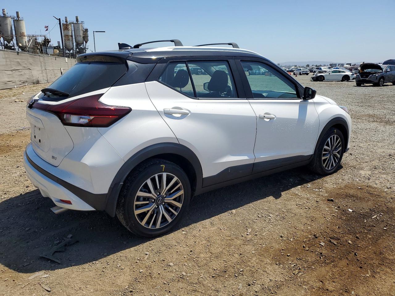 2023 NISSAN KICKS