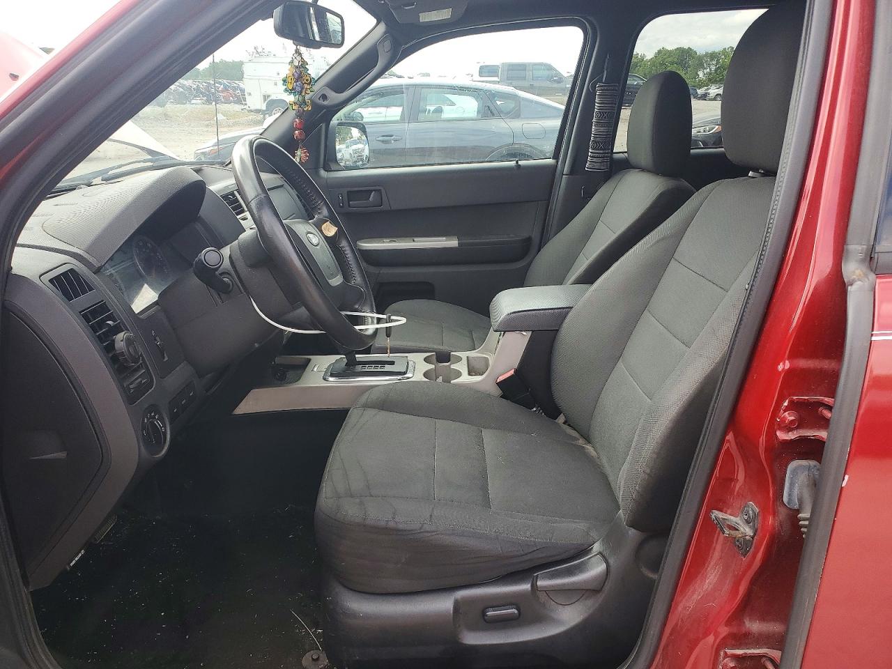 2011 FORD ESCAPE