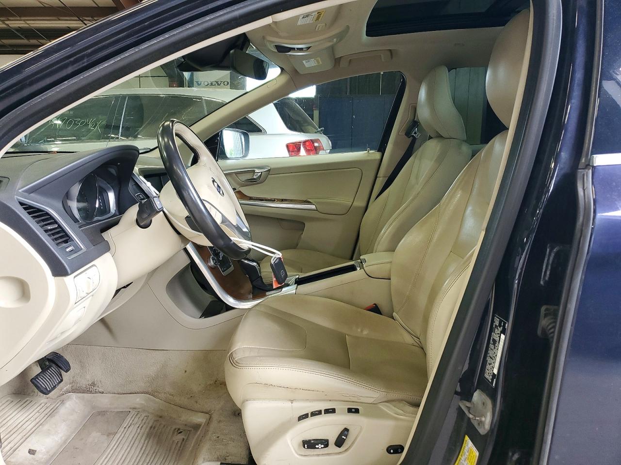 2016 VOLVO XC60