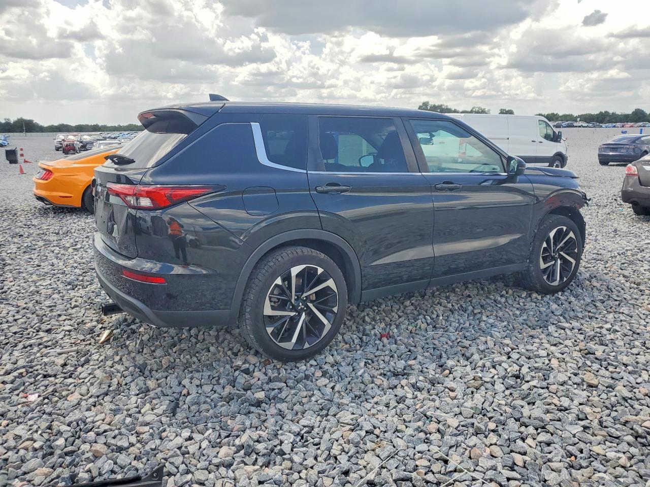 2022 MITSUBISHI OUTLANDER