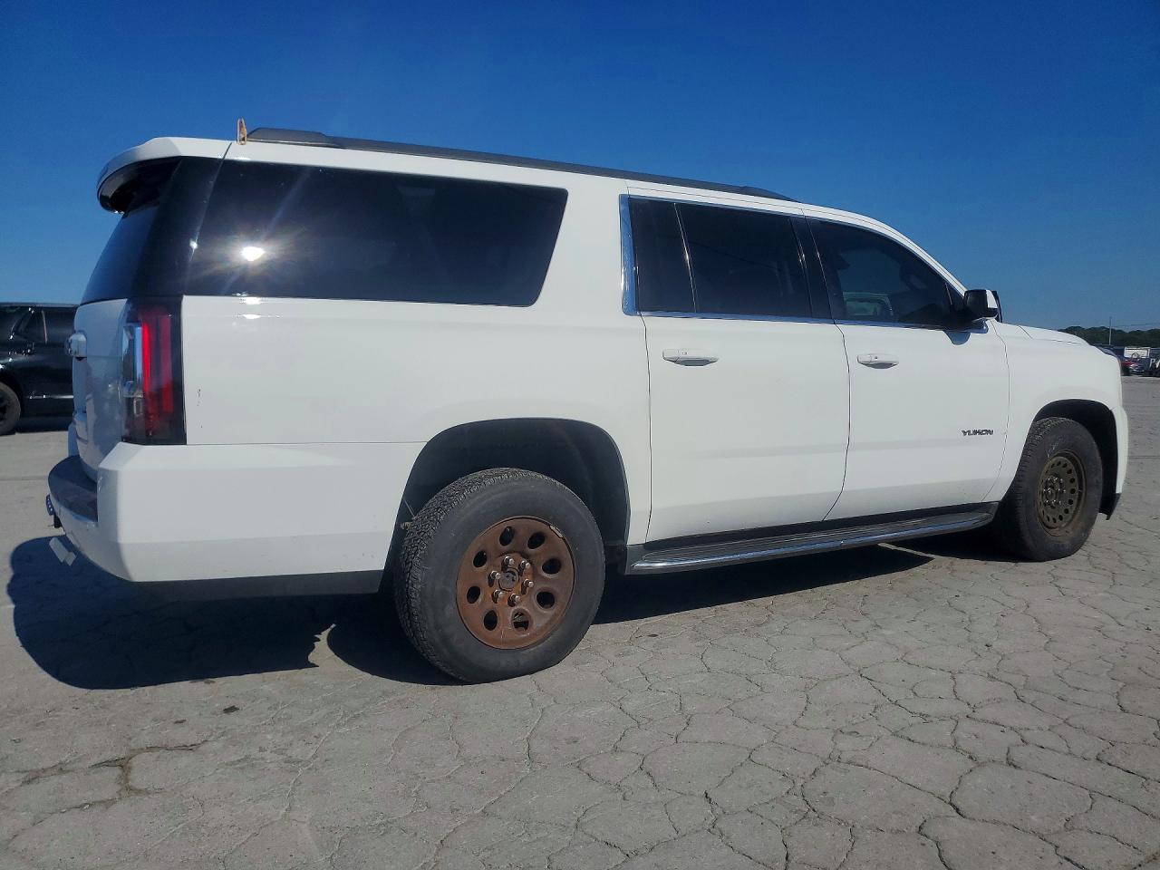 2016 GMC YUKON