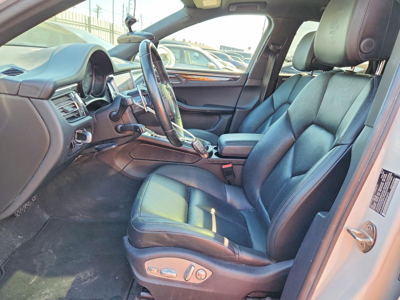 2023 PORSCHE MACAN