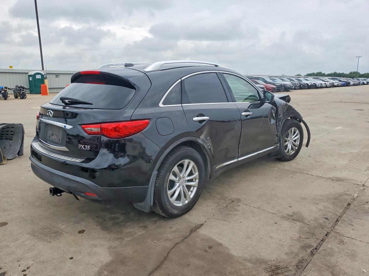 2011 INFINITI FX35