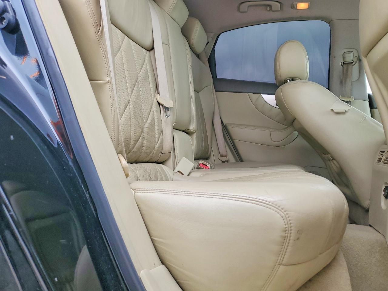2011 INFINITI FX35