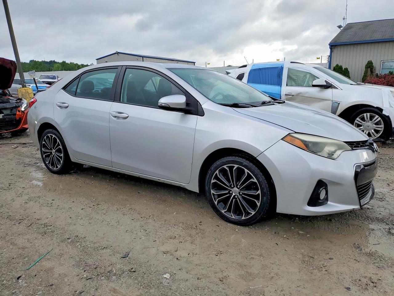 2015 TOYOTA COROLLA