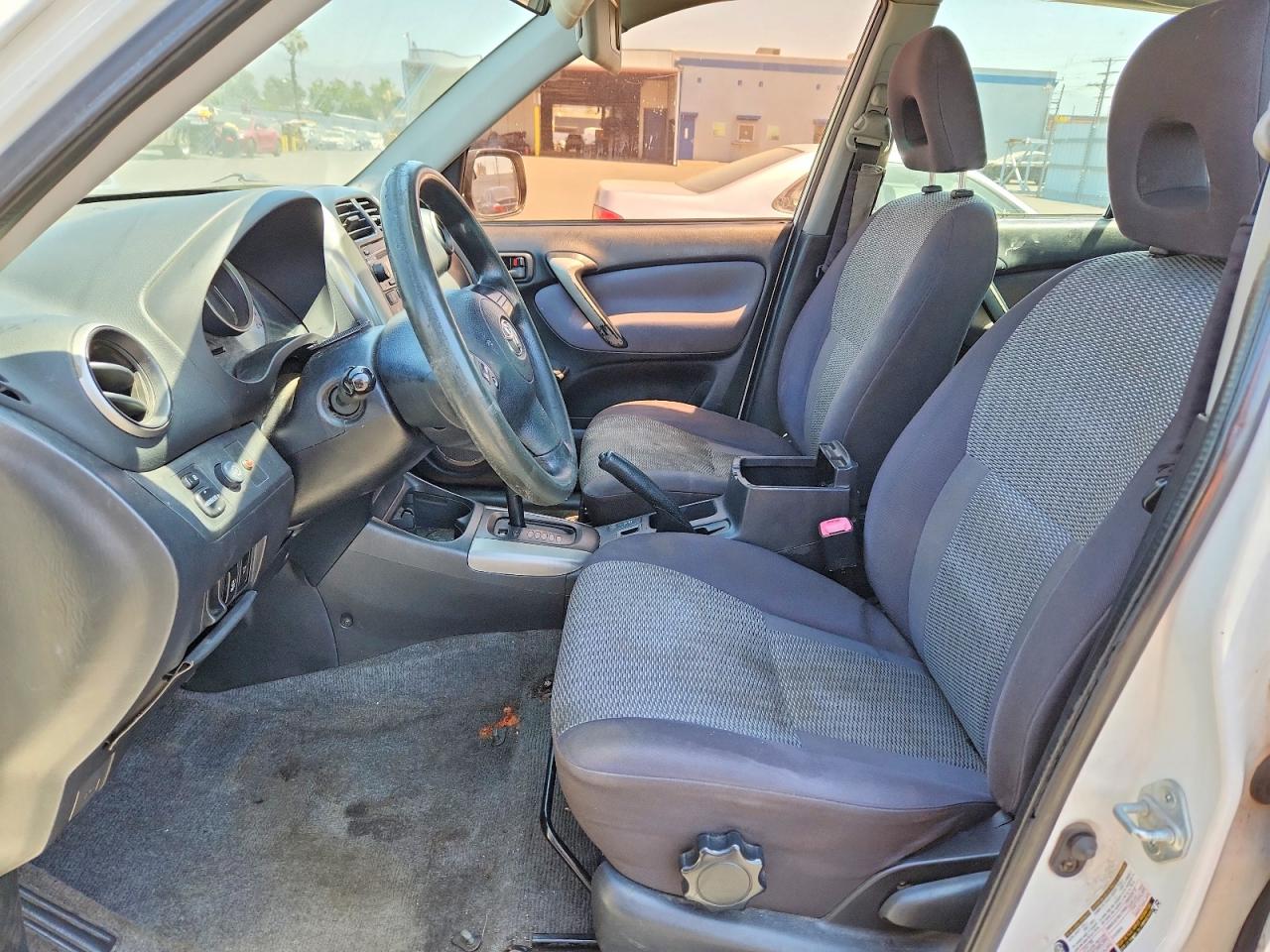 2004 TOYOTA RAV4