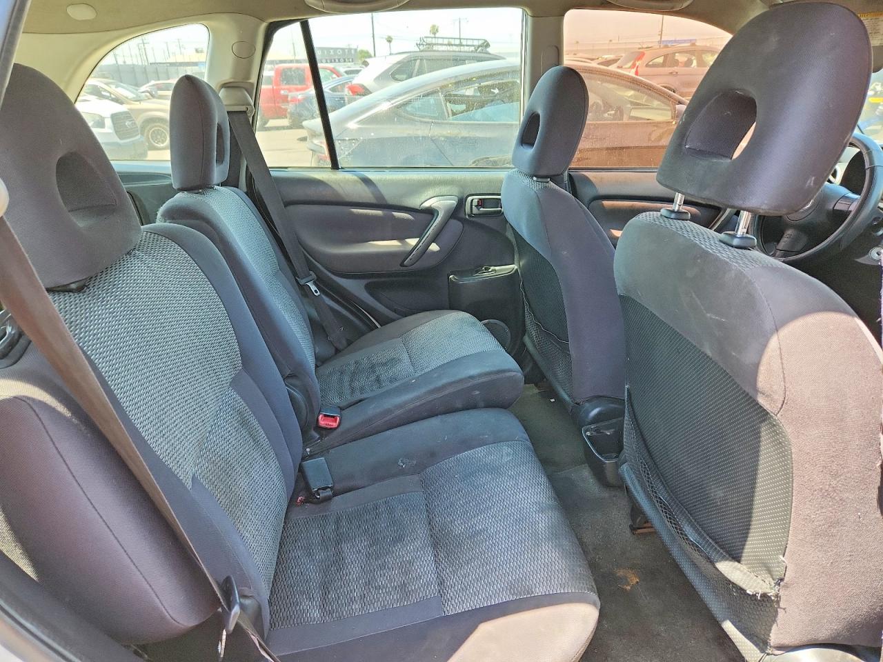 2004 TOYOTA RAV4
