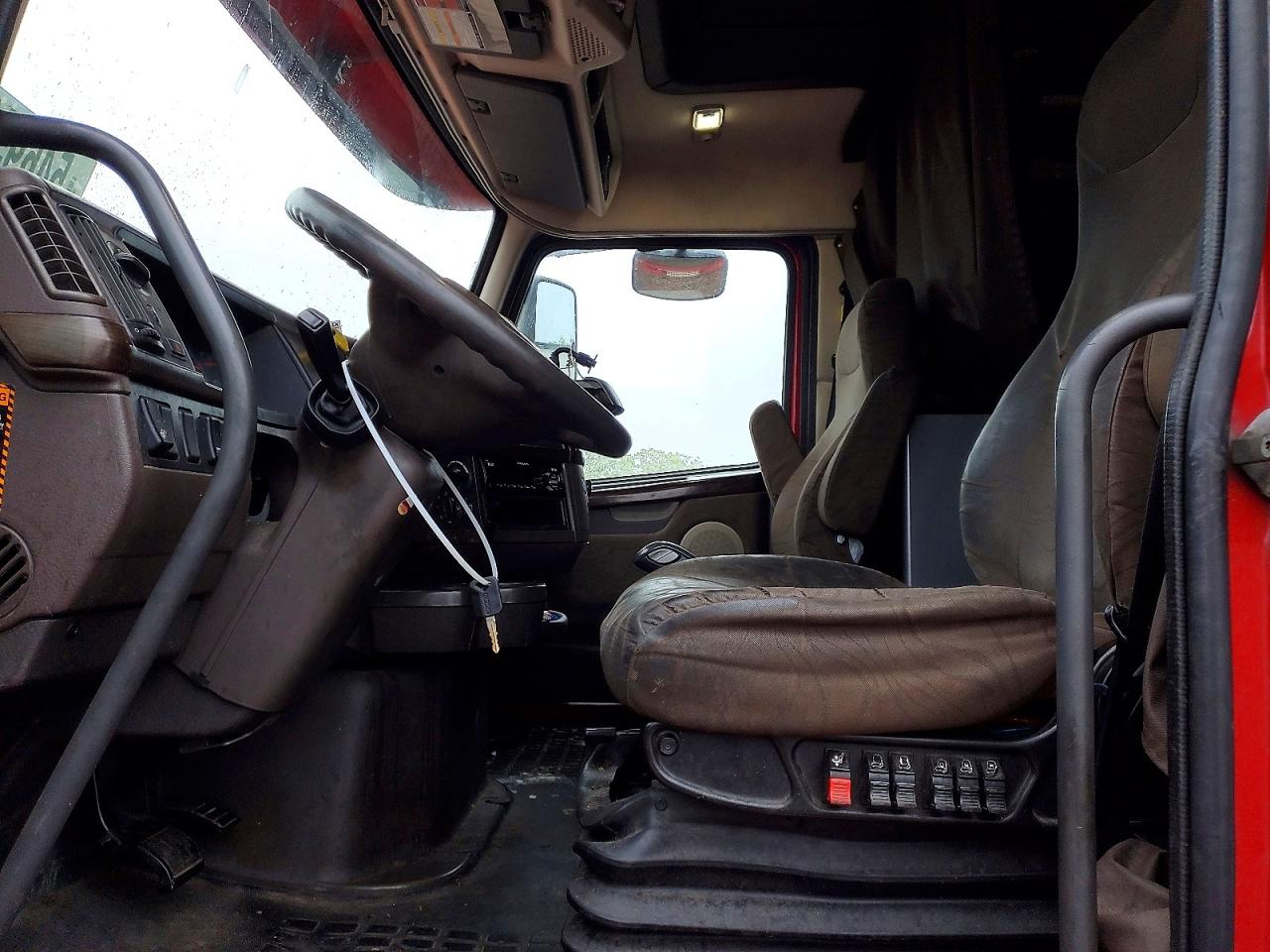 2016 VOLVO VN