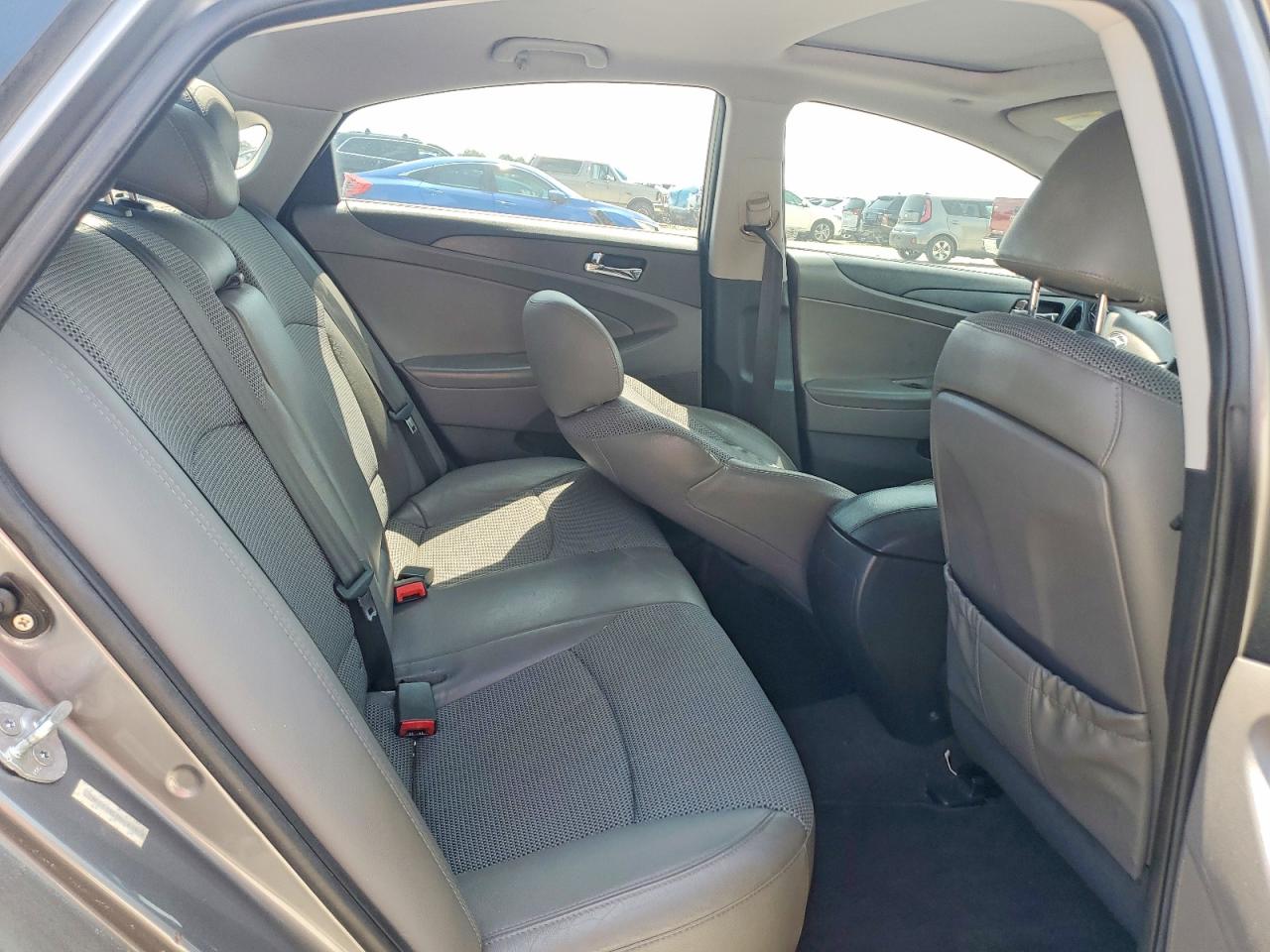 2011 HYUNDAI SONATA