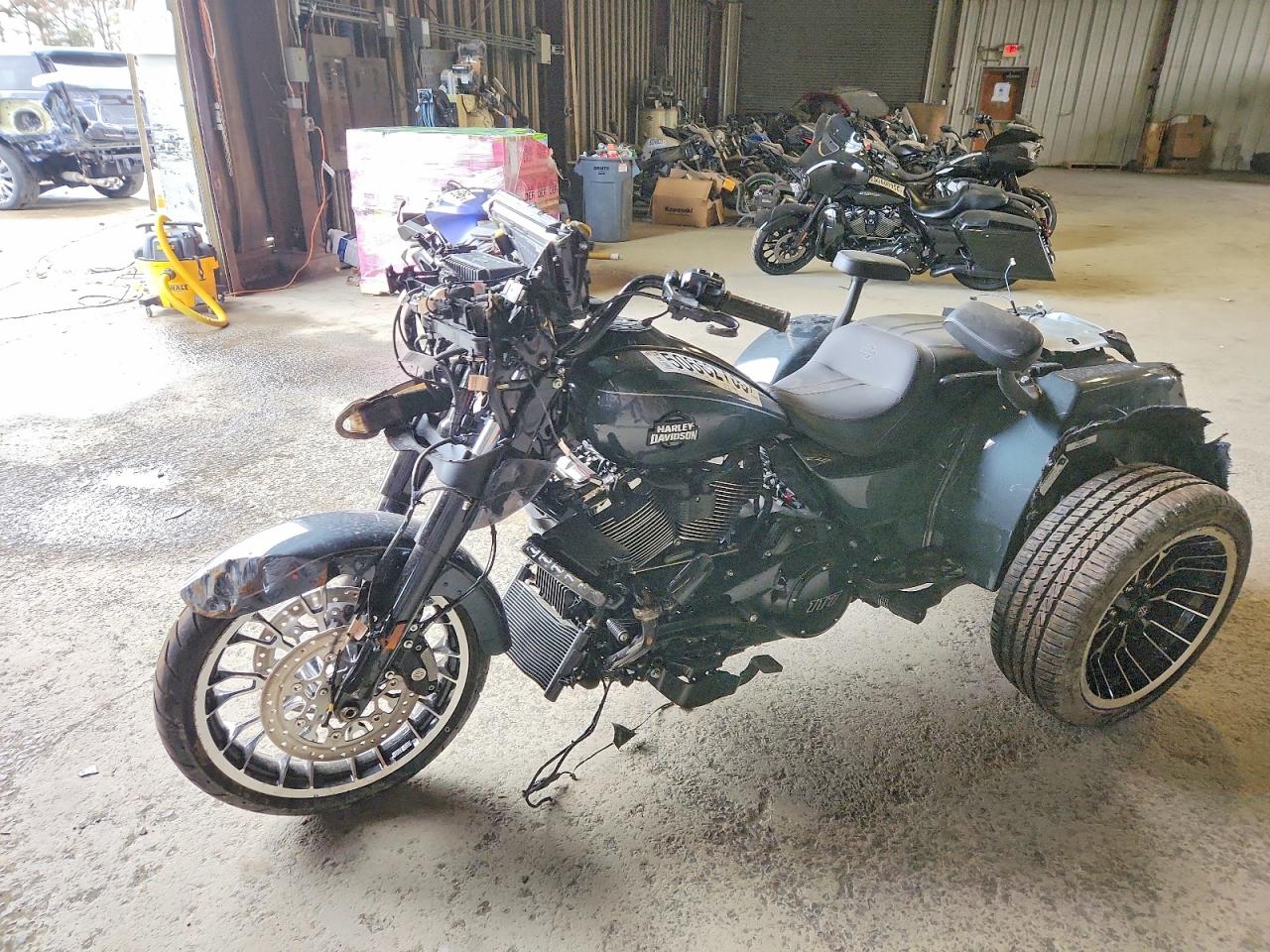 2026 HARLEY DAVIDSON FLHLT