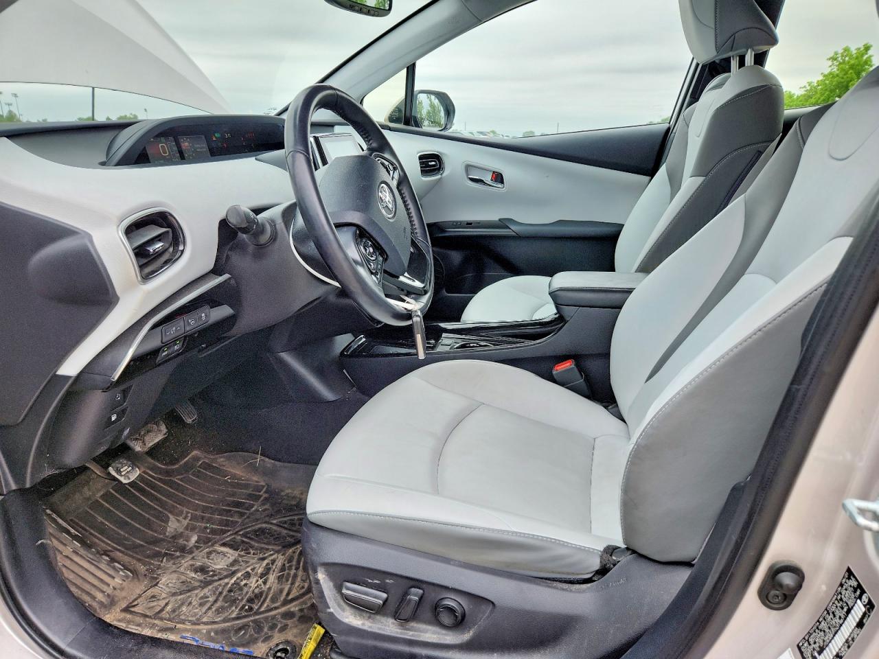 2022 TOYOTA PRIUS