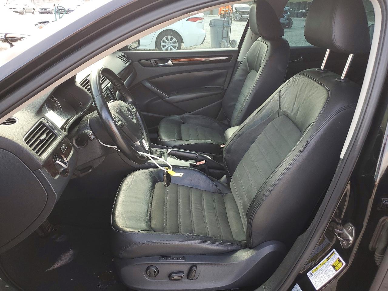 2014 VOLKSWAGEN PASSAT