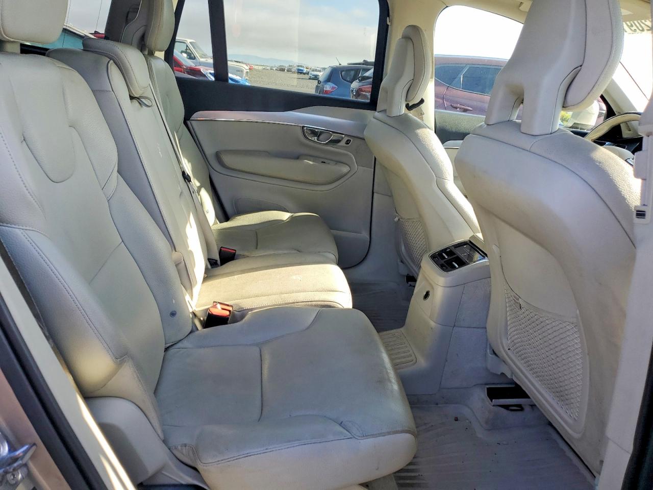 2016 VOLVO XC90