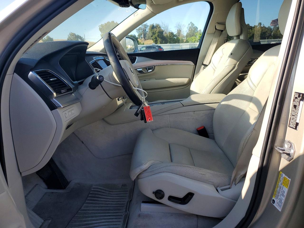 2016 VOLVO XC90