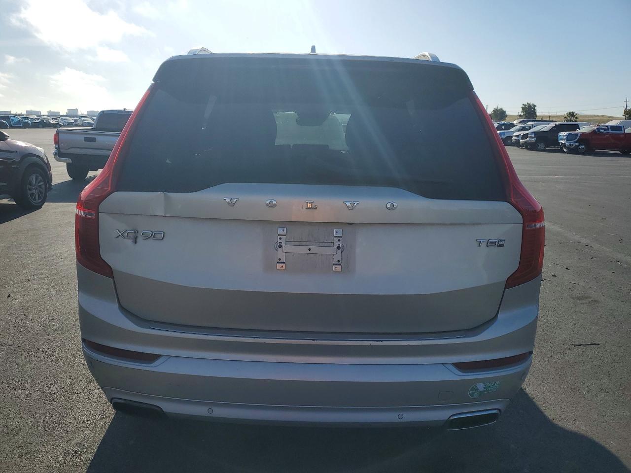 2016 VOLVO XC90