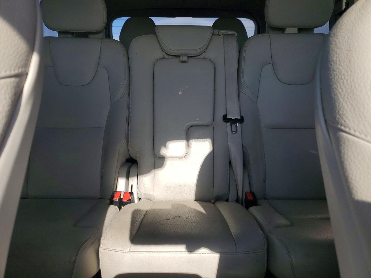 2016 VOLVO XC90