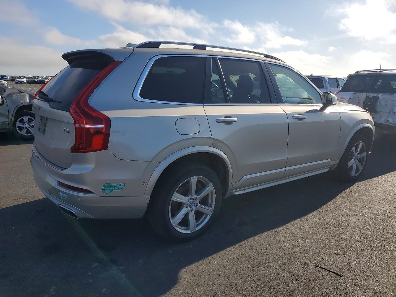 2016 VOLVO XC90