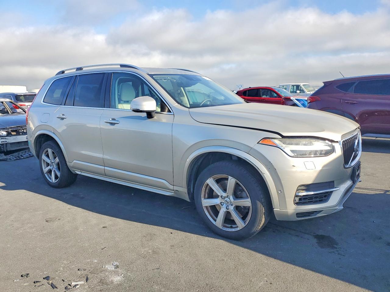 2016 VOLVO XC90