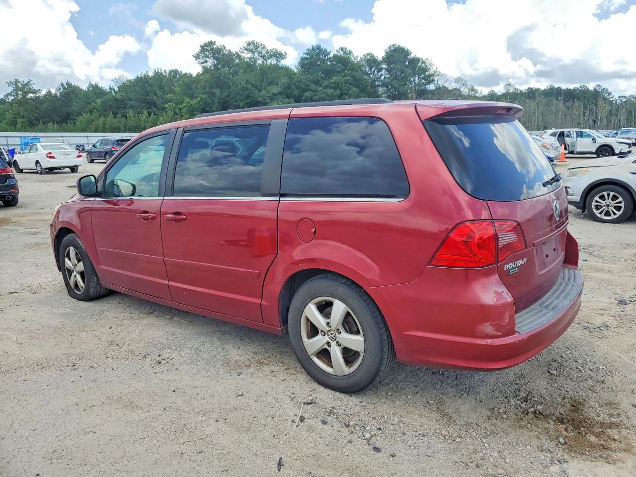2011 VOLKSWAGEN ROUTAN